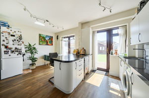 Kitchen diner angle 2- click for photo gallery